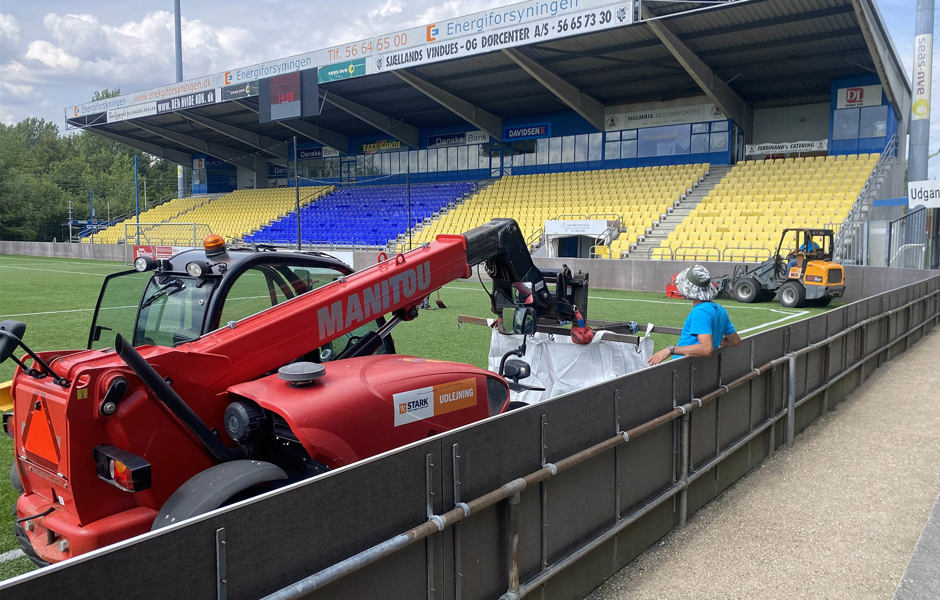 Nyt stadionlys på Herfølge Stadion.jpg